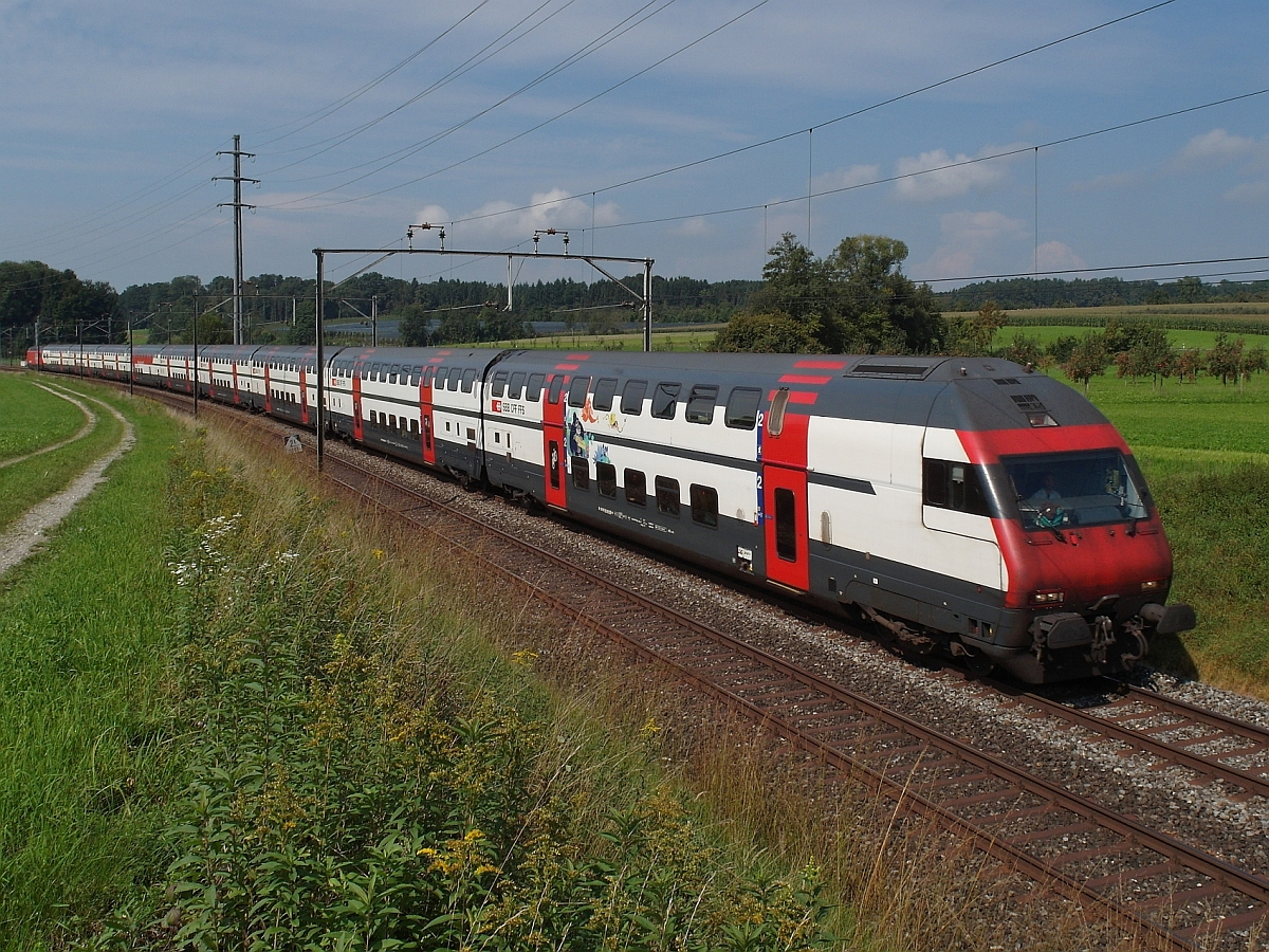 Auf der Fahrt von Brig nach Romanshorn hat am 07.09.2014 IC 819 fast sein Ziel erreicht und wird in Krze seinen vorletzten Halt, im Bahnhof Amriswil (TG), einlegen.