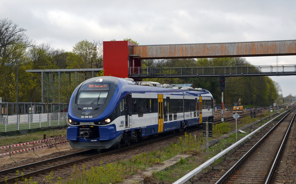 Auf der Fahrt von Lichtenberg nach Kostrzyn passiert 632 026 der NEB am 08.04.17 den im Umbau befindlichen S-Bahnhof Hoppegarten ohne Halt.