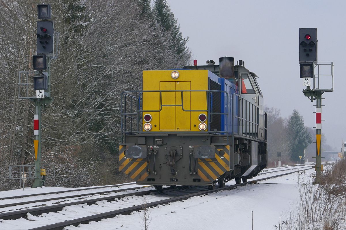 Auf der Fahrt von Ulm nach Ummendorf passiert am 03.03.2018 die 92 84 2275 715-5NL CTD die Haltestelle Biberach Süd.