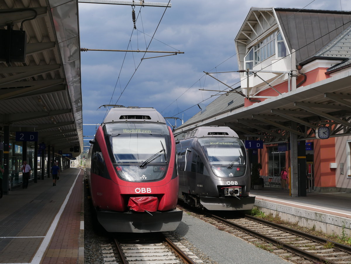 Auf Gleis 1 steht abfahrbereit 4024 085 als REX 5351 nach Kufstein, daneben 4024 059 als S6 nach Hochfilzen über Kitzbühel; Wörgl, 22.06.2018
