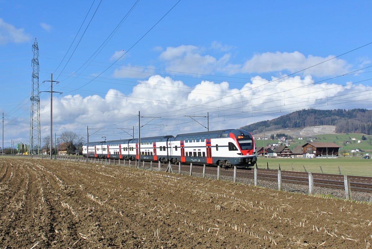 Auf letzten Fahrplanwechsel wurden die Lokbespannten IR 17xx Zürich-Chur auf neue Regio Dosto Züge (RVD) umgestellt. Im Bild ist der RABe 511 108 bei Siebnen-Wagen als IR 1771, 12.02.2014.