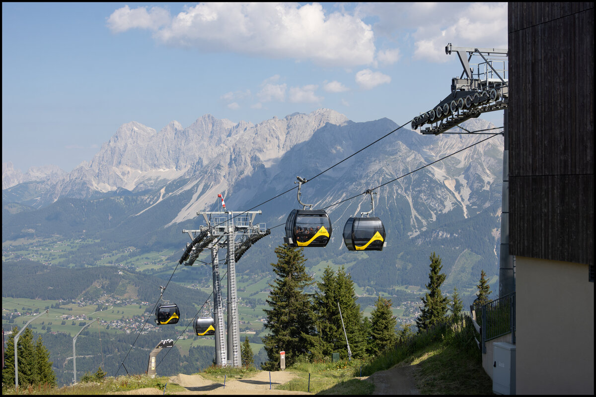 Auf der Planai hat man perfekten Blick auf den Dachstein . 29.07.2026