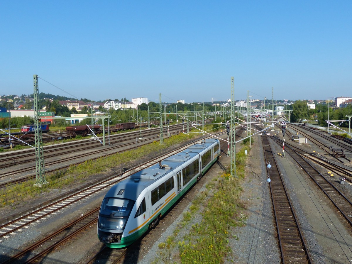 Auf Rangierfahrt befindet sich VBG VT25. Hof 08.08.2014.