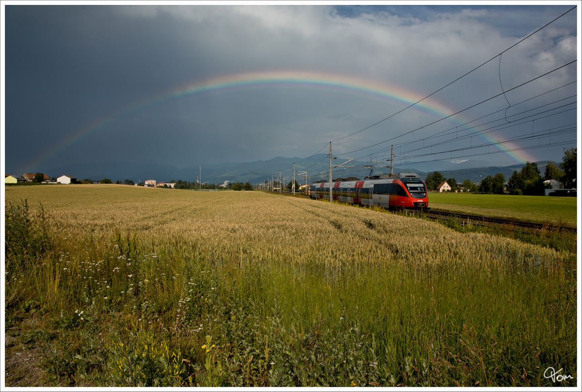 Auf Regen da folgt Sonnenschein - Und der Fotograf freut sich über den wunderbaren Regenbogen, unter welchem 4024 039 als Regional Express in Richtung  Friesach braust.
Zeltweg 23_6_2014