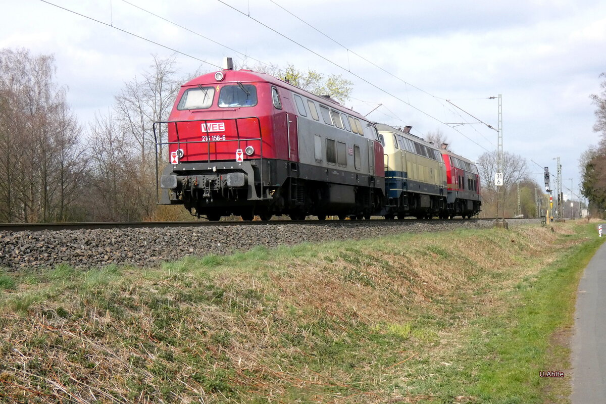 Auf der Rollbahn zwischen Dülmen und Haltern am 30.03.2022
218 469-5
218 488-5
216 158-6