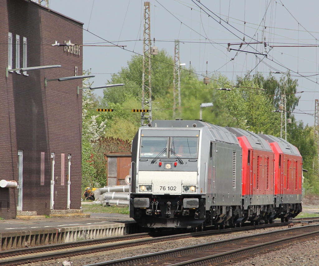 Auf Rckfahrt Richtung Kassel: 76 102-7 mit 245 001-3 und 245 002-1. Aufgenommen am 08.05.2013 in Eichenberg.