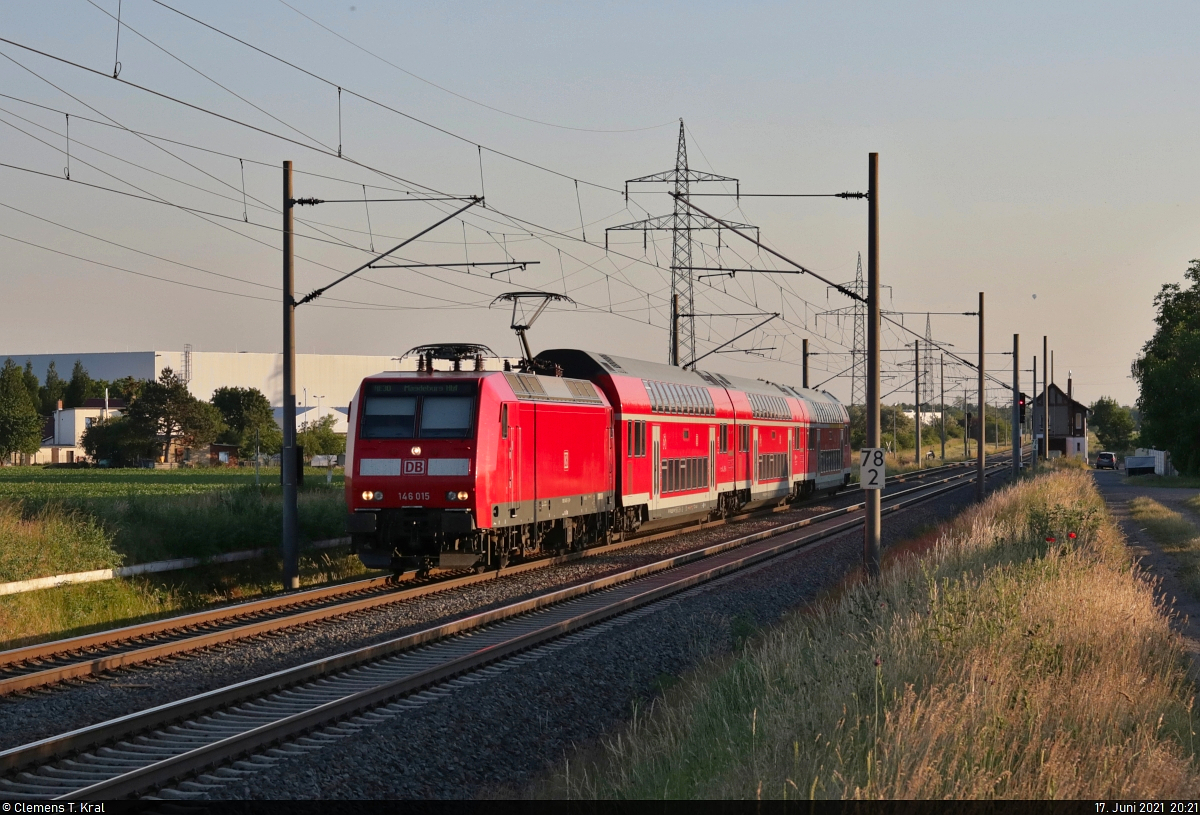 Auf der Rückfahrt wieder pünktlich: 146 015-3 unterwegs an der Blockstelle (Bk) Braschwitz.

🧰 Elbe-Saale-Bahn (DB Regio Südost)
🚝 RE 16334 (RE30) Halle(Saale)Hbf–Magdeburg Hbf
🚩 Bahnstrecke Magdeburg–Leipzig (KBS 340)
🕓 17.6.2021 | 20:21 Uhr