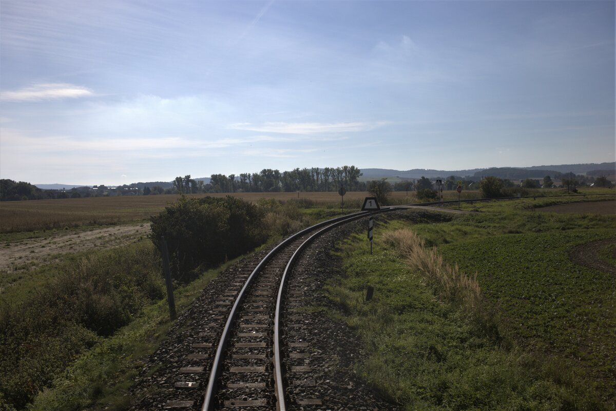 auf der Strecke, nach Osoblaha, aus dem Zug fotografiert. 01.10.2021 12:01 Uhr.