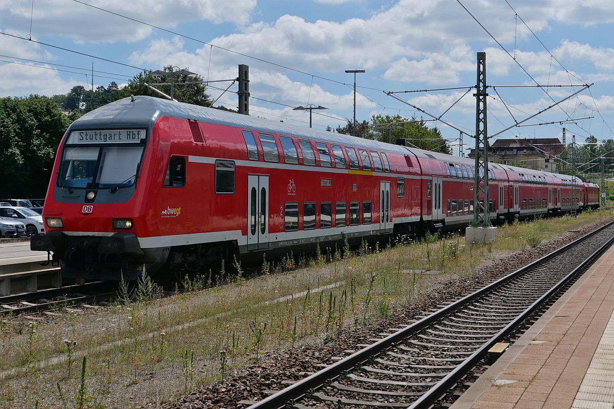 Auf der Südbahn bisher noch nie gesehen. Steuerwagen der Gattung DABpbzfa 762.0 (50 80 80-35 364-4) des RE 5 / 4216, Lindau-Reutin - Stuttgart, am 12.07.2022 in Biberach (Riß)
