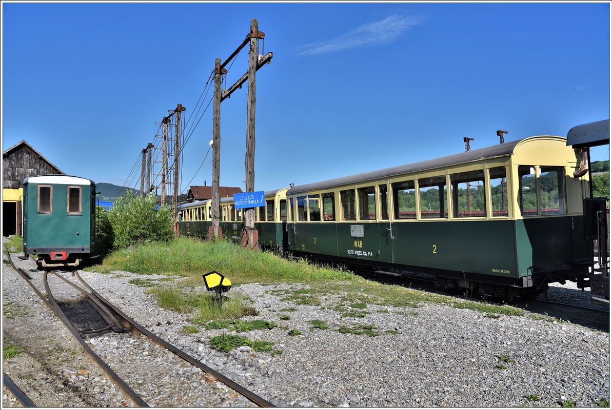 Auf der Wassertalbahn verkehren etliche Wagen der schweizerischen Wengernalpbahn. (11.06.2017)