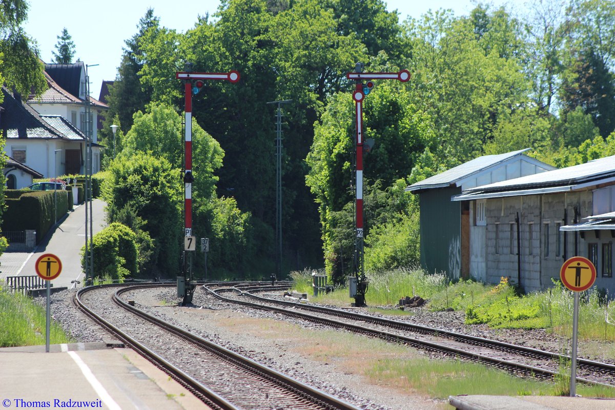 Aufgenommen in Bad Waldsee am 25. Mai 2017 an der KBS 753. An dieser Strecke gibt es noch mechanische Formsignale, die ihren Alltagsdienst tun. Blickrichtung Aulendorf an der Südbahn.