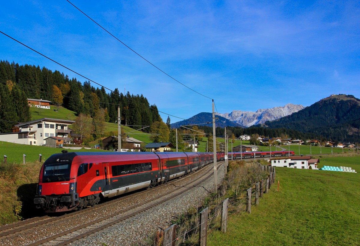 Aufgrund von Bauarbeiten der DB zwischen Salzburg und Rosenheim, wird der Fernverkehr ber die Giselastrecke umgeleitet. 

1116.245 + 1116.235 (beide Loks mittig, durch das Strzen in Salzburg) mit dem SRJ 30164 in Fieberbrunn!