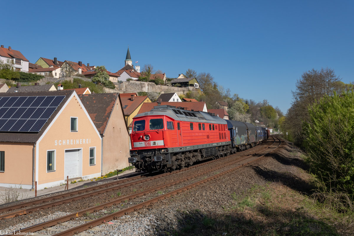 Aufgrund von Bauarbeiten nahm der 51617 aus Zwickau nicht den normalen Weg übers Pegnitztal, sondern fuhr über Schwandorf nach Nürnberg Rbf. Hier passierte die Zuglok 232 472 die Einfahrt Nabburg. 