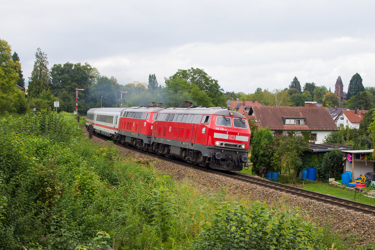 Aufgrund der bevorstehenden Baustelle auf der Südbahn ist am 2.9.18 218 495-0 mit dem Ersatzintercity ab Lindau für den IC 118. In Aeschach.