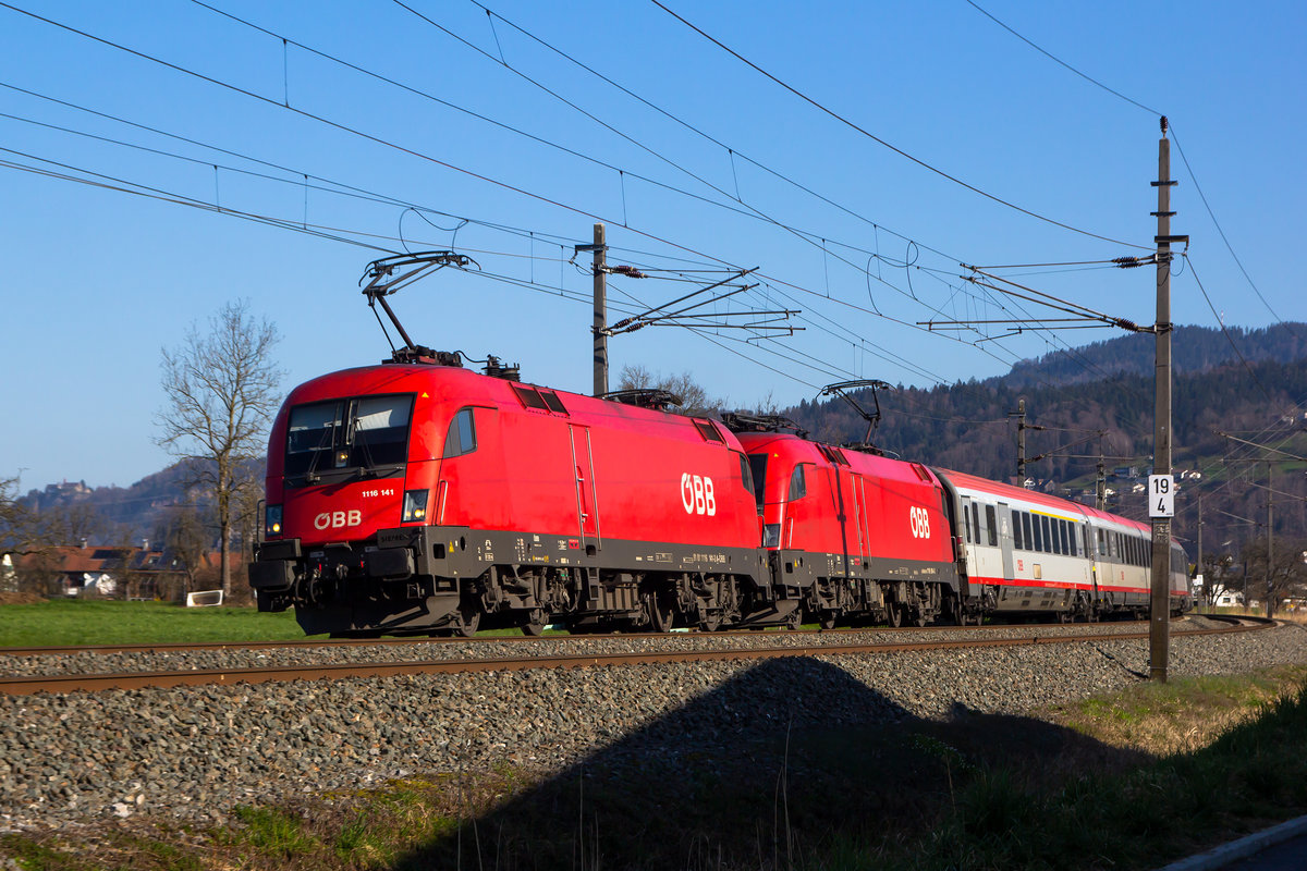 Aufgrund der Corona Krise fährt der EC 164/3 nur bis Feldkirch und wird abends nach Wolfurt zum parken gefahren. Morgens gehts wieder leer zurück nach Feldkirch. 1116 414-3 und 1116 148-3 19.3.20