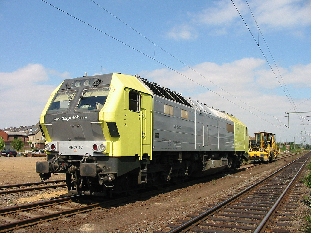 Aufgrund von Gleisbauarbeiten weilte ME 26-07 am 27. August 2003 im Bahnhof von Grevenbroich.