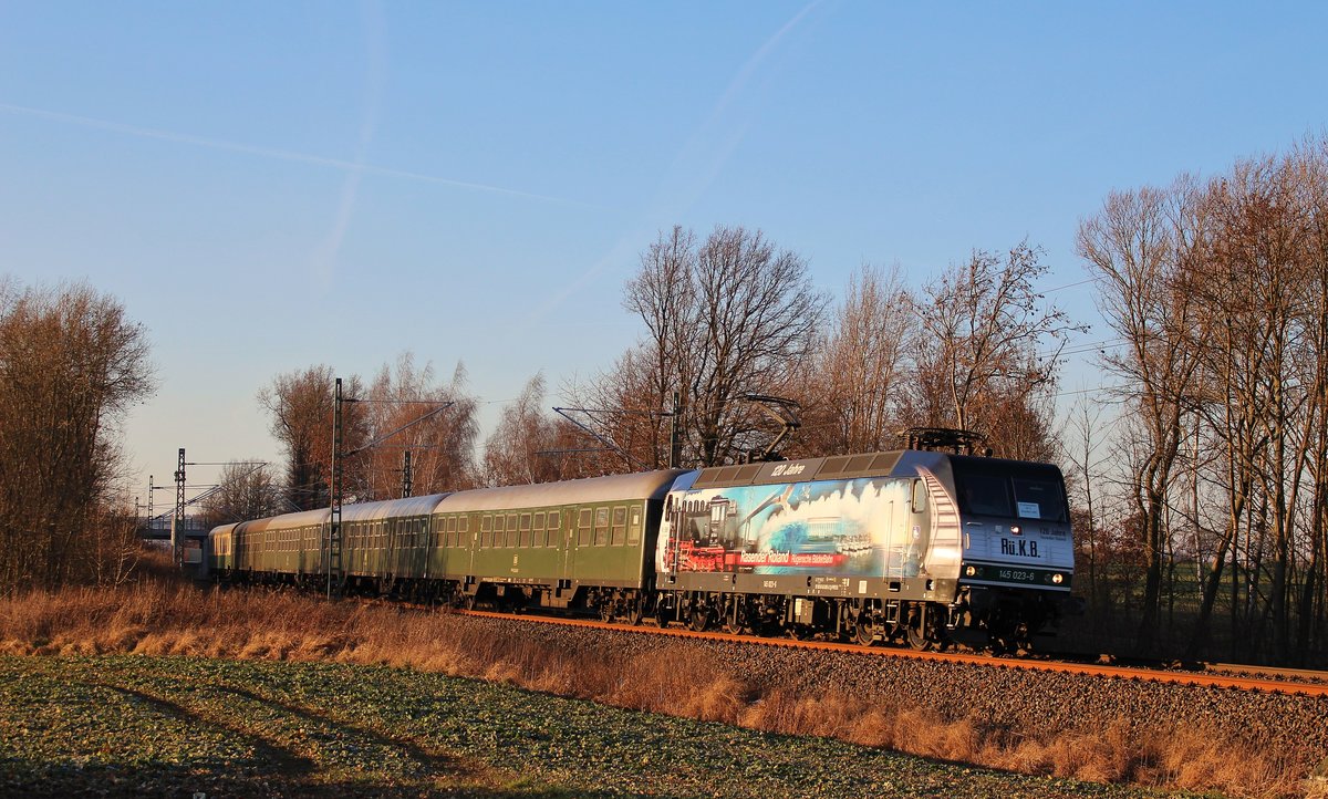 Aufgrund der vielen Triebwagenausfälle bei der MRB, fuhr die Press 145 023 einige Umläufe. Hier RE 26983 am 16.12.16 an der Schöpsdrehe bei Plauen/V.