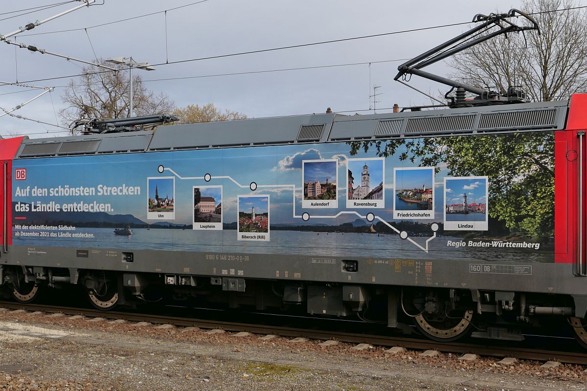 Aufkleber der  Bodensee-Lok  146 210-0 am 08.02.2022 in Biberach (Riß)