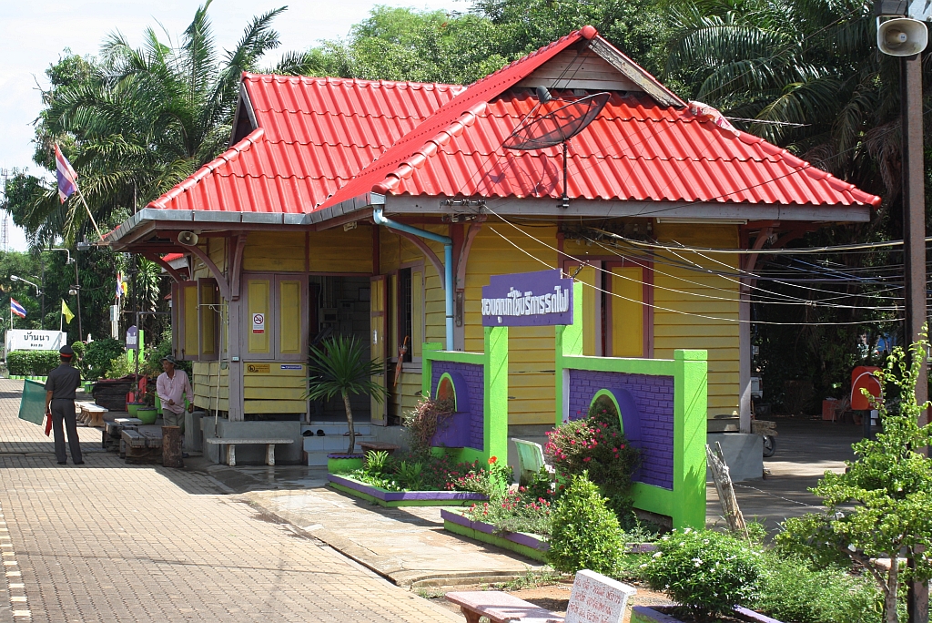 Aufnahmsgebäude des Bahnhof Ban Na am 23.Mai 2016.