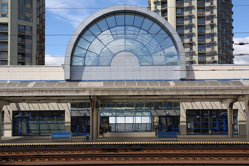 Aufnahmsgebäude des Bahnhof Bratislava-Petrzalka am 28.April 2019.