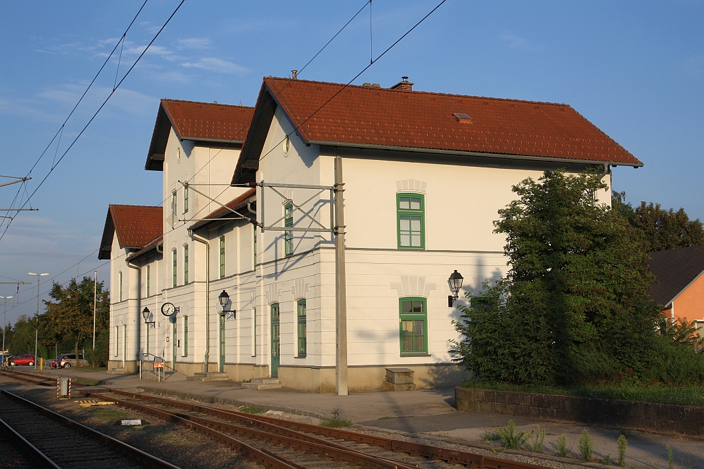 Aufnahmsgebäude des Bahnhof Göpfritz am 29.Juli 2018.