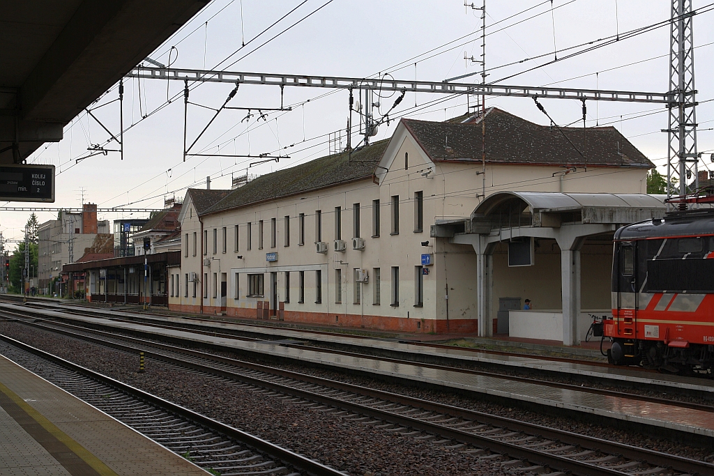 Aufnahmsgebäude des Bahnhof Hodonin am 03.August 2019.