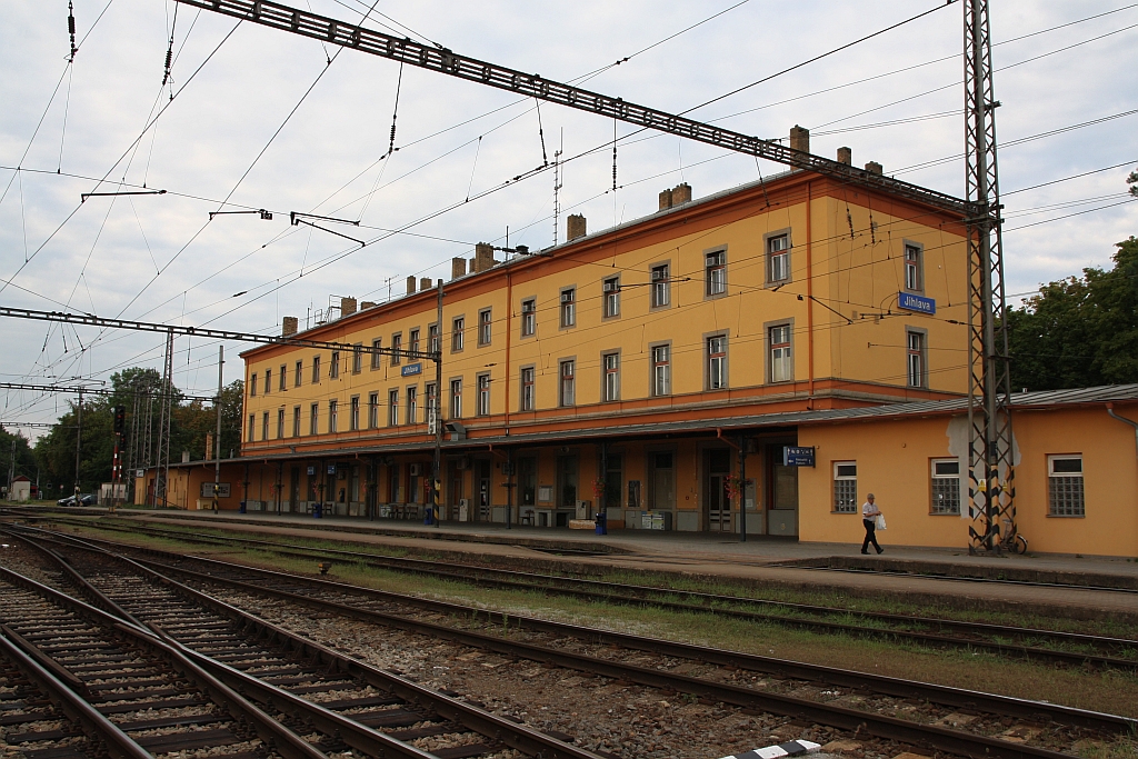 Aufnahmsgebäude des Bahnhof Jihlava am Morgen des 29.Juli 2018.