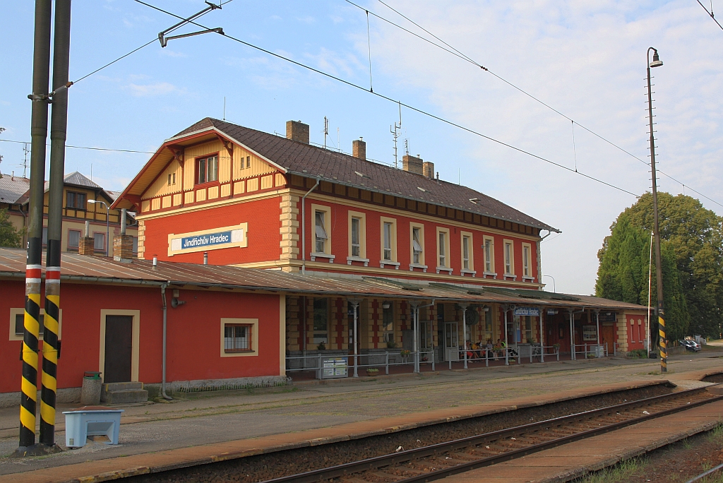 Aufnahmsgebäude des Bahnhof Jindrichuv Hradec am 05.August 2018.