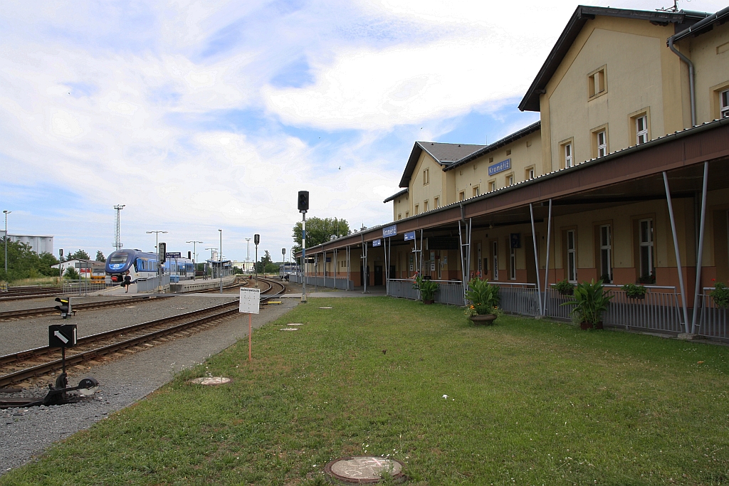 Aufnahmsgebäude des Bahnhof Kromeriz am 06.Juli 2019.