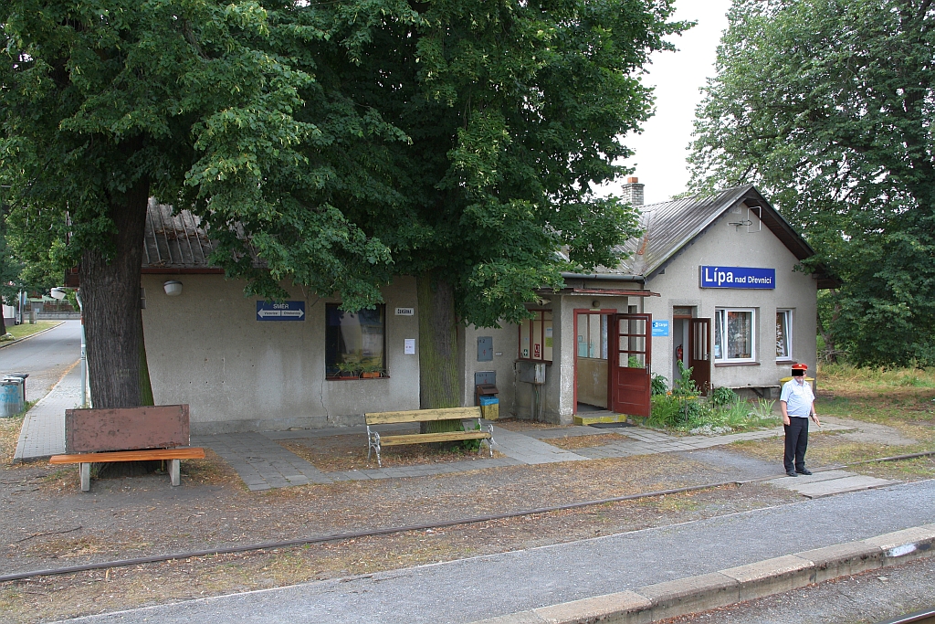 Aufnahmsgebäude des Bahnhof Lipa nad Drevnici am 20.Juli 2019.