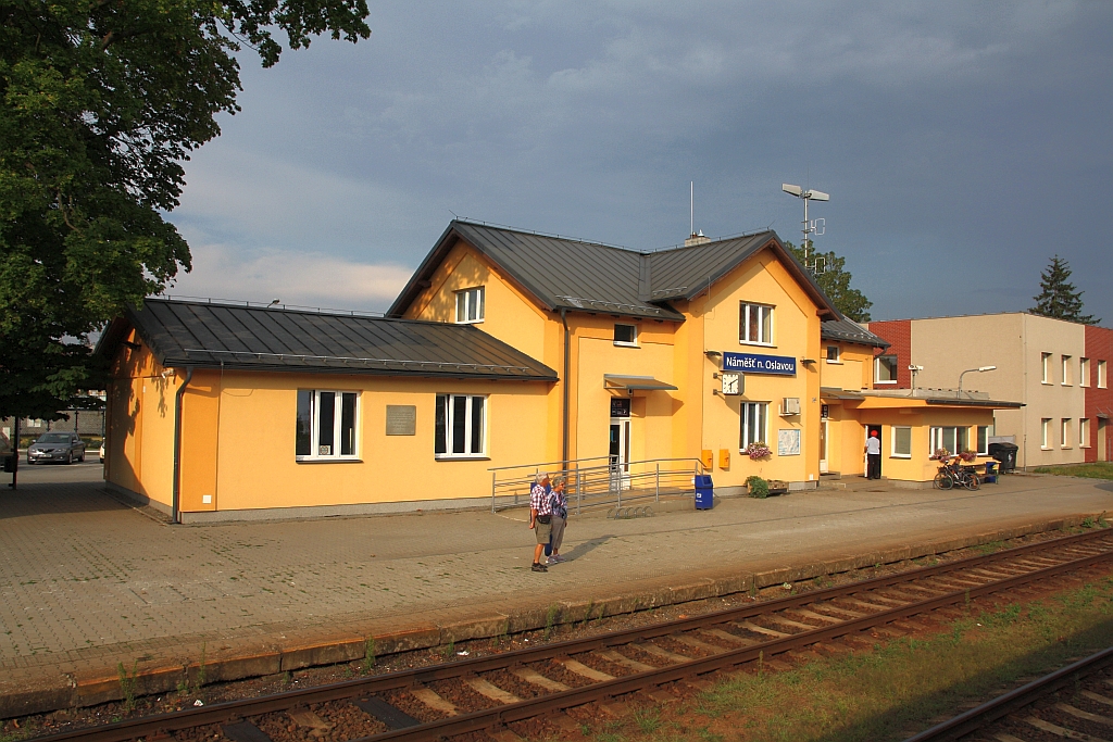 Aufnahmsgebäude des Bahnhof Namest n. Oslavou am 28.Juli 2018.