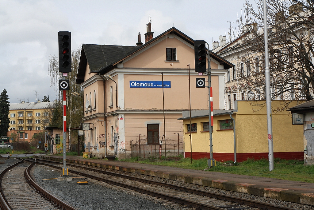 Aufnahmsgebäude des Bahnhof Olomouc Nova Ulice am 06.April 2019.