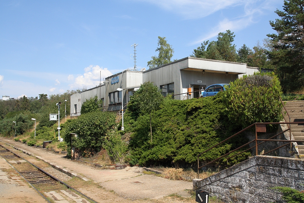 Aufnahmsgebäude des Bahnhof Raksice am 18.August 2018.