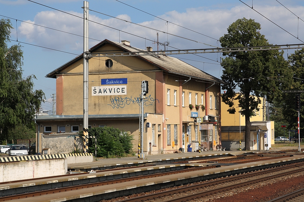 Aufnahmsgebäude des Bahnhof Sakvice am 15.August 2018.