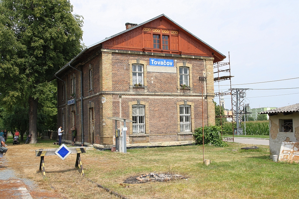 Aufnahmsgebäude des Bahnhof Tovacov am 20.Juli 2019.