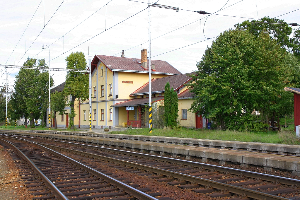 Aufnahmsgebäude des Bahnhof Vcelna am 22.September 2018.