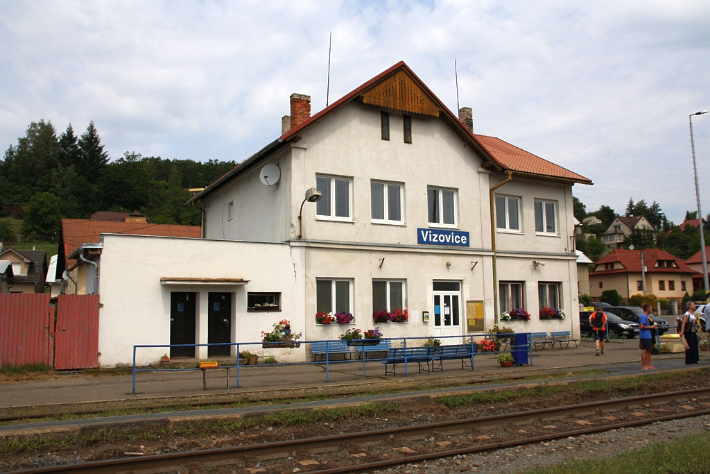 Aufnahmsgebäude des Bahnhof Vicovice am 20.Juli 2019.