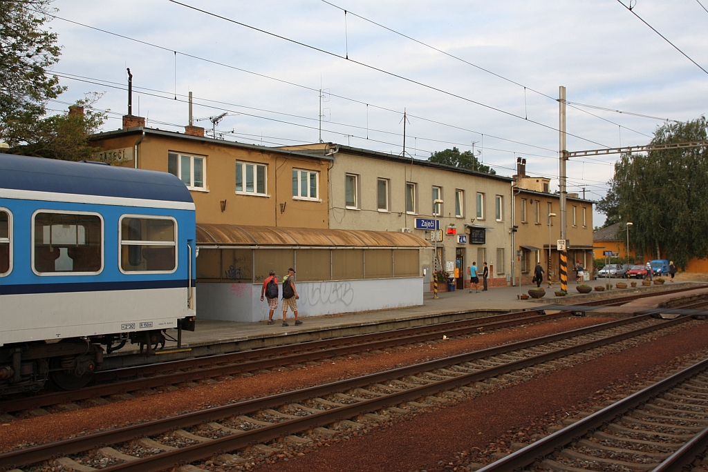 Aufnahmsgebäude des Bahnhof Zajeci am 15.August 2018.