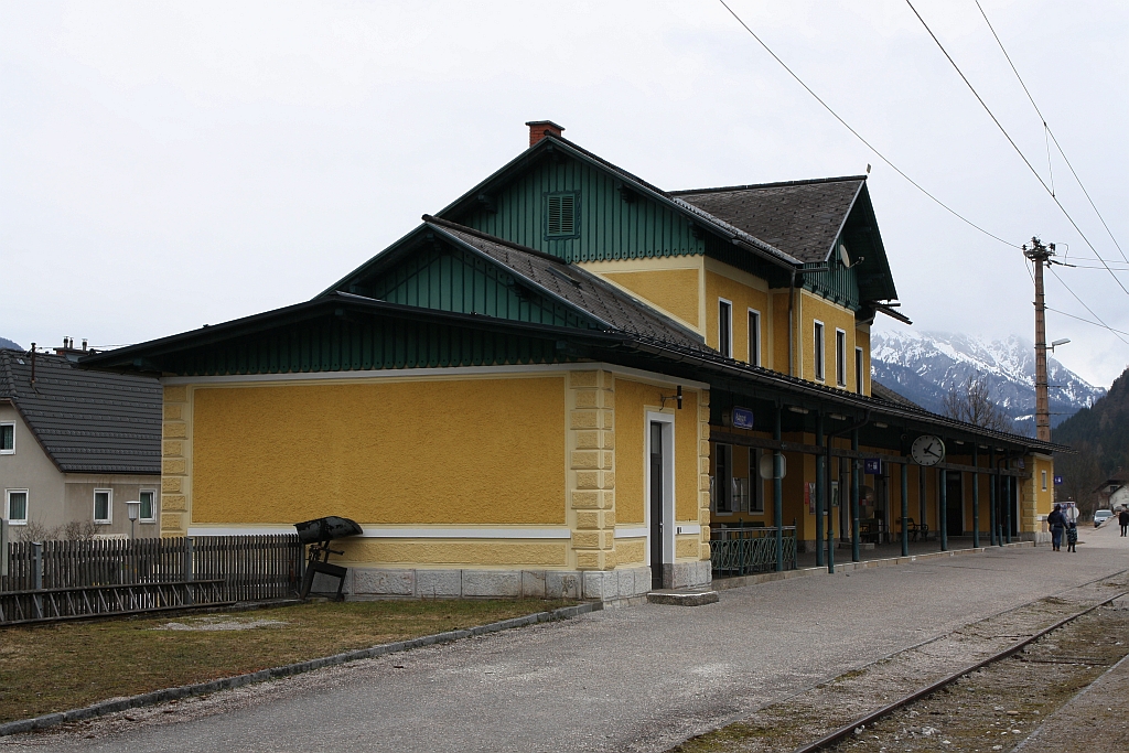 Aufnahmsgebäude des Bf. Admont am 17.März 2018.