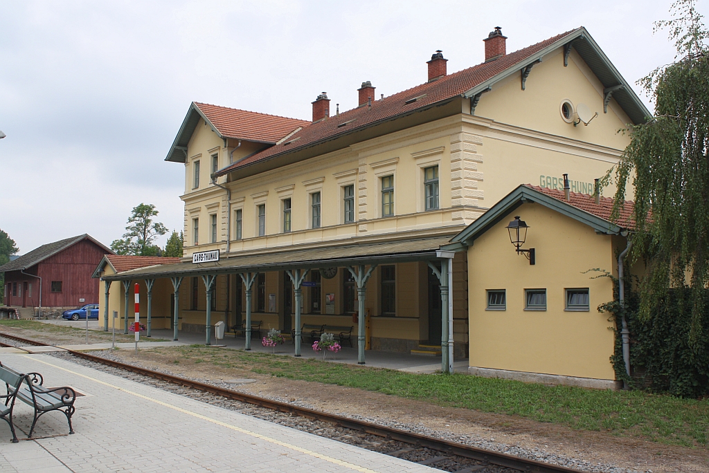 Aufnahmsgebude des Bf. Gars-Thunau am 24.August 2013.