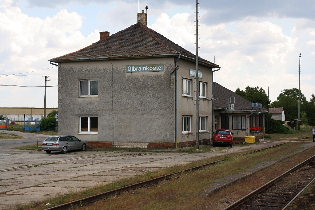 Aufnahmsgebäude des Bf. Olbramkostel am 14.Juli 2018.
