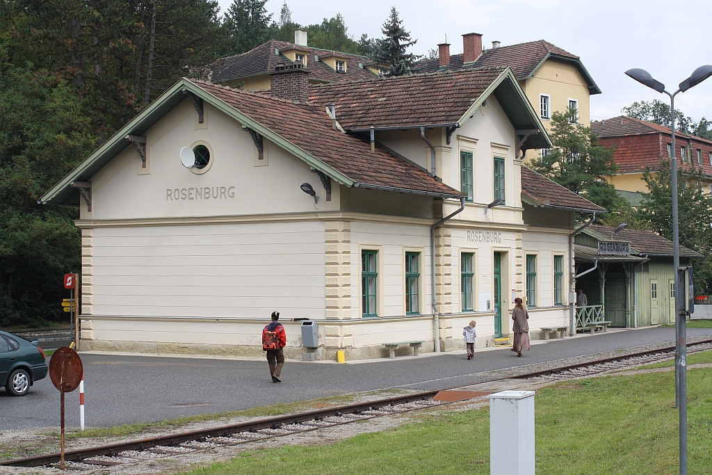 Aufnahmsgebäude des Bf. Rosenburg am 30.August 2014.