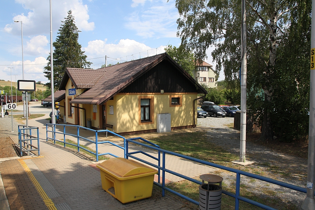 Aufnahmsgebäude der Haltestelle Siluvky am 18.August 2018.