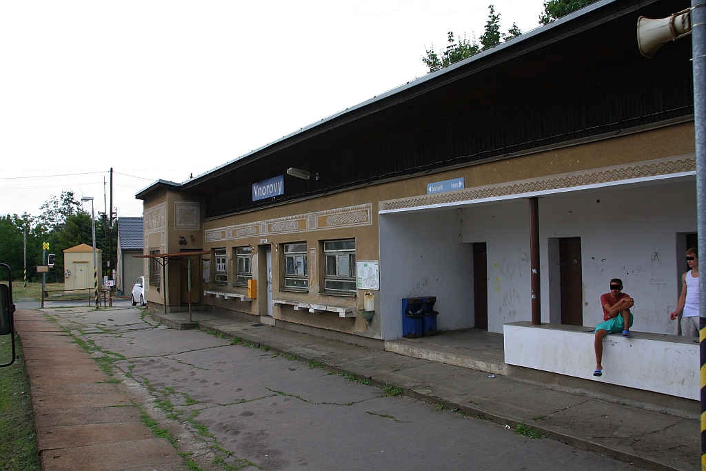 Aufnahmsgebäude der Haltestelle Vnorovy am 03.August 2019.