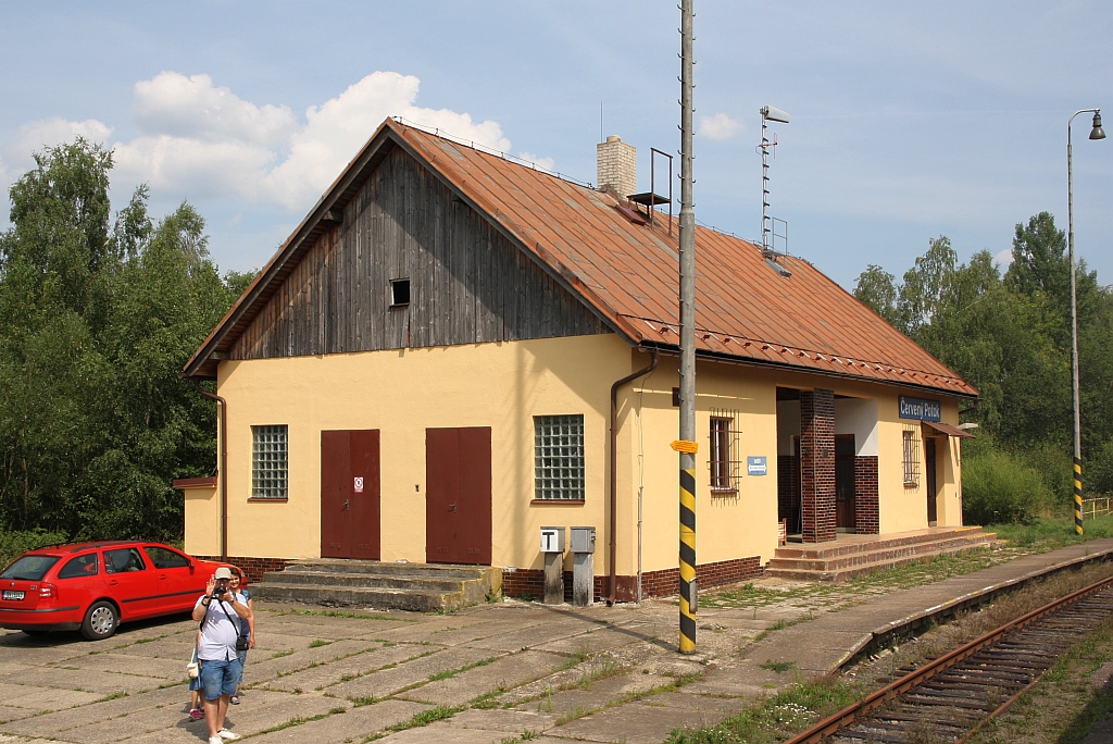 Aufnahmsgebäudes des Bahnhof Cerveny Potok am 21.Juli 2018.