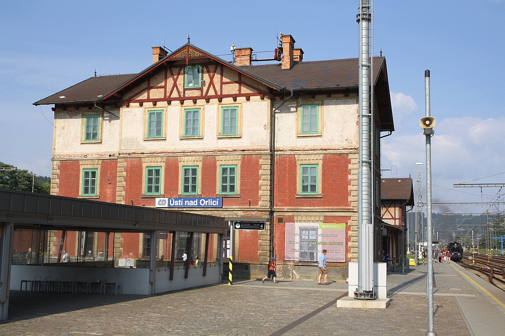 Aufnahmsgebäudes des Bahnhof Usti nad Orlici am 21.Juli 2018.