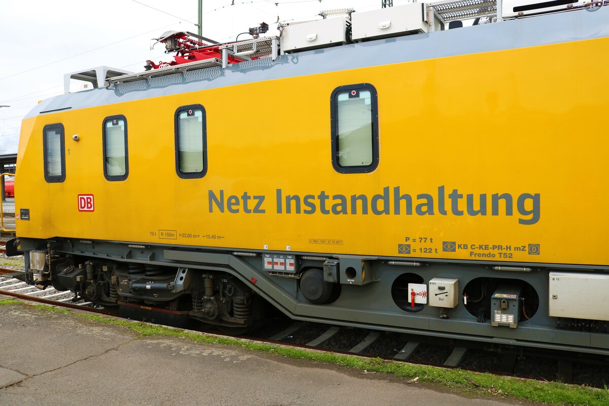 Aufschrift an DB Netz Instandhaltung 702 202 am 28.01.23 in Hanau Südseite abgestellt