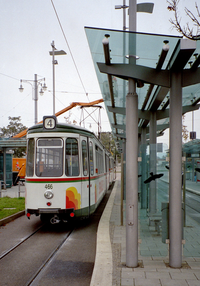 Augsburg Stadtwerke Augsburg SL 4 (Maschinenfabrik Esslingen GT4 466, ex-Stuttgart 614, Bj. 1963, 1996 modernisiert) Oberhausen, Augsburg Nord am 17. Oktober 2006. - Scan eines Farbnegativs. Film: Kodak FB 200-6. Kamera: Leica C2.