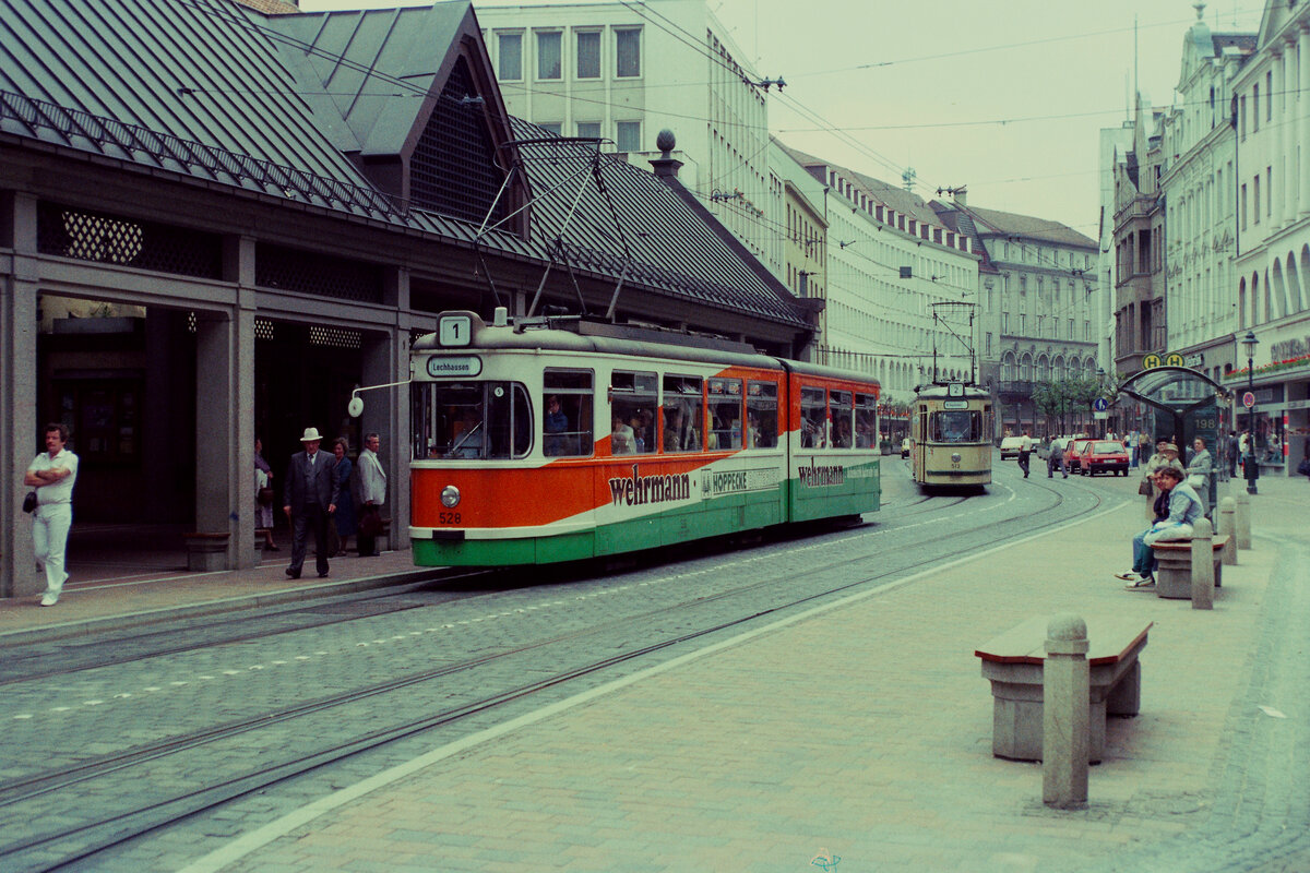 Augsburger Straßenbahn in der Bgm.-Fischer-Straße am Moritzplatz, Sommer 1984