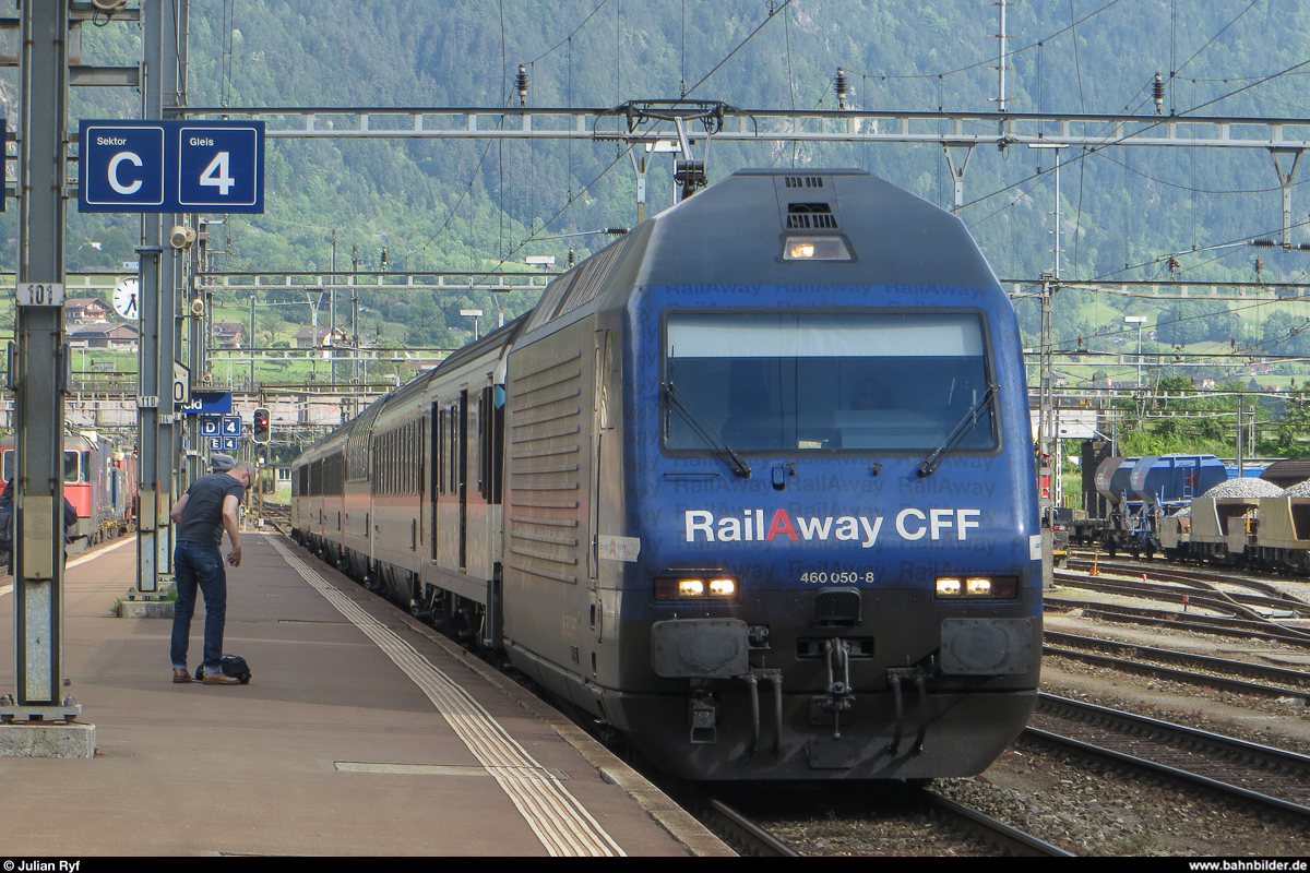 Aus dem Archiv...Gotthardbahn<br>
Re 460 050 mit Werbung für RailAway erreicht am 5. Juni 2013 mit einem IR den Bahnhof Erstfeld.